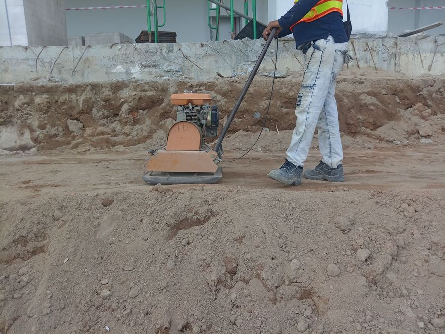 Compactador operado en zanja